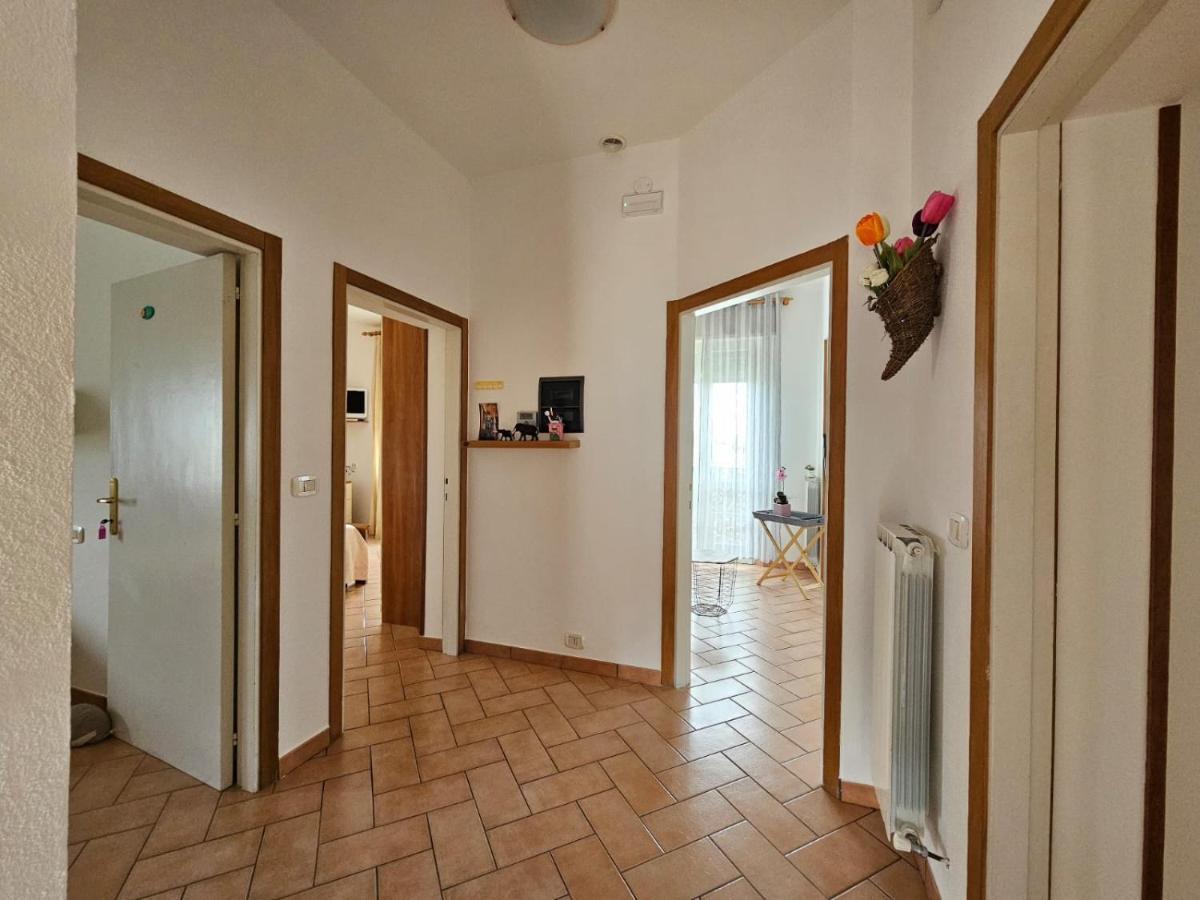 Delizioso Appartamento Collinare Limigiano Buitenkant foto