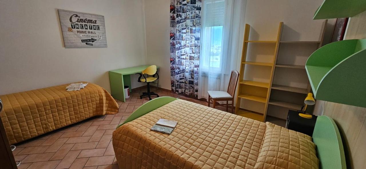 Delizioso Appartamento Collinare Limigiano Buitenkant foto