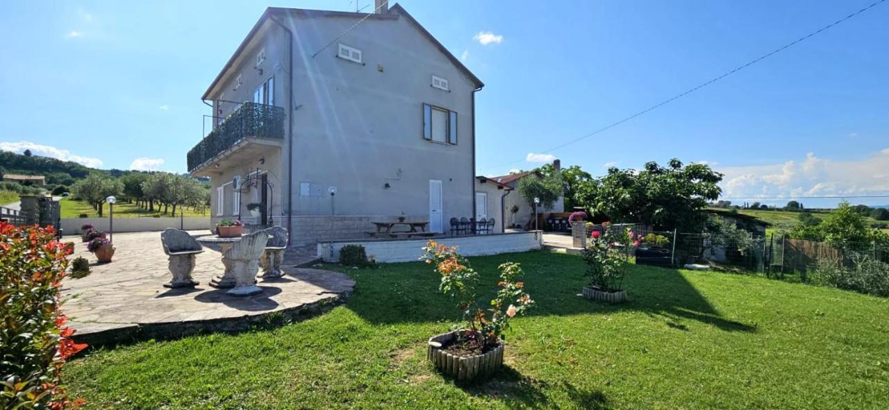 Delizioso Appartamento Collinare Limigiano Buitenkant foto